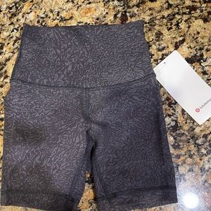 LULULEMON Wunder Train HR short 6". NWT
